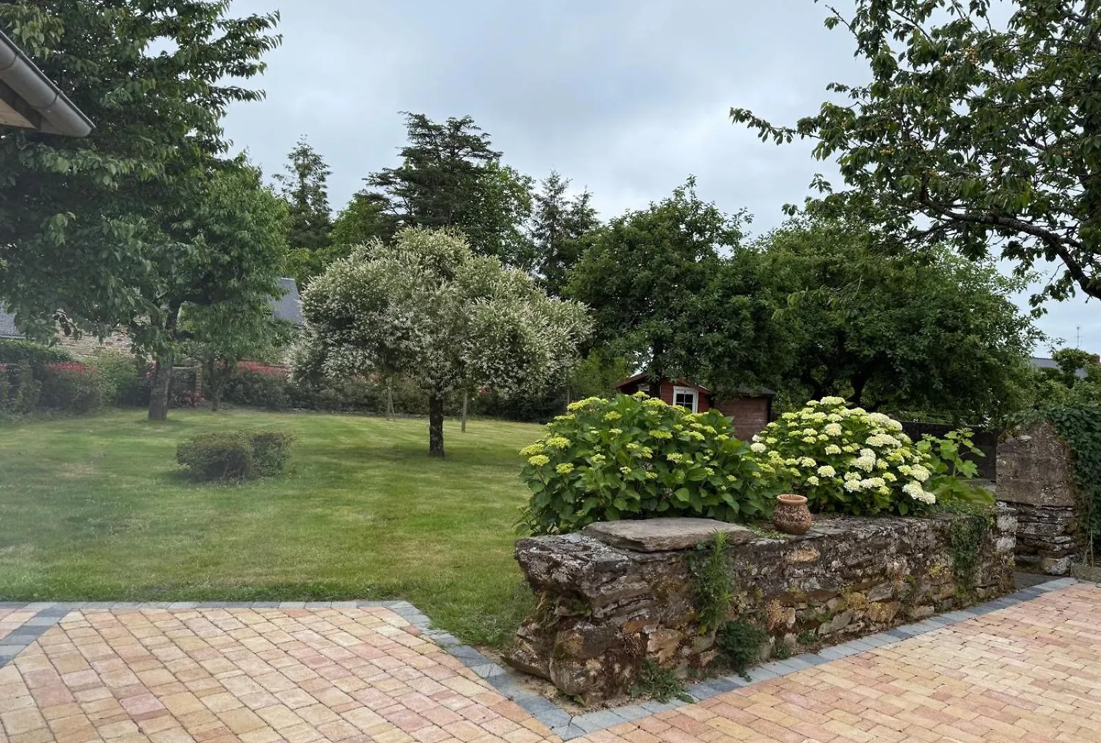 Le Clos De Broceliande Caro  0*, Caro (Morbihan)